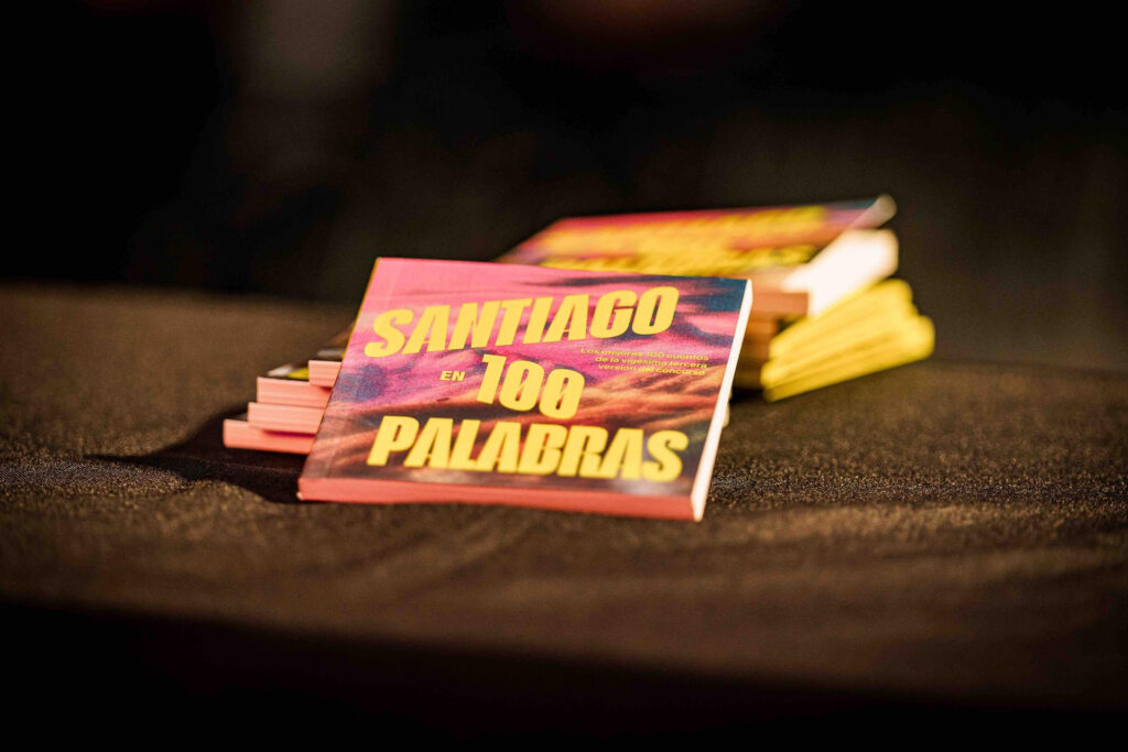 Loba al aire. 100 palabras